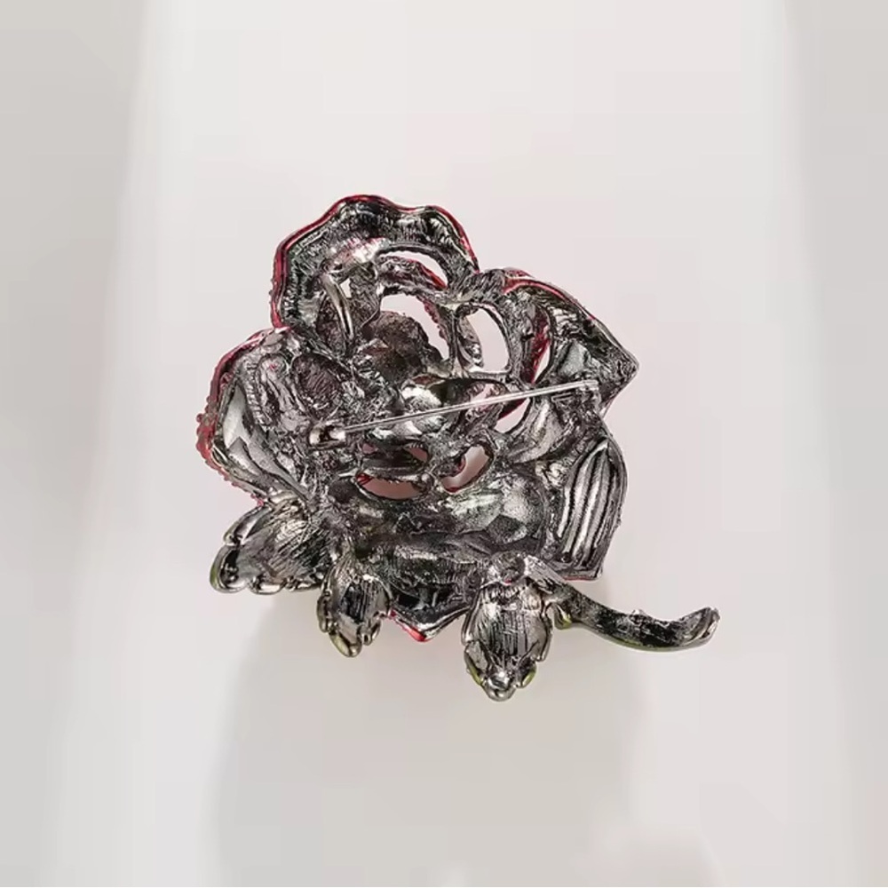 Red Rose Elegant Crystal Brooch - Picture 3 of 10